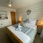 Captains House - Hot Tub - Luxury * ウィットビー