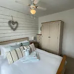 Captains House - Hot Tub - Luxury * 惠特比
