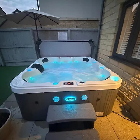 Captains House - Hot Tub - Luxury * ウィットビー