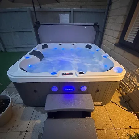 Captains House - Hot Tub - Luxury Holiday home